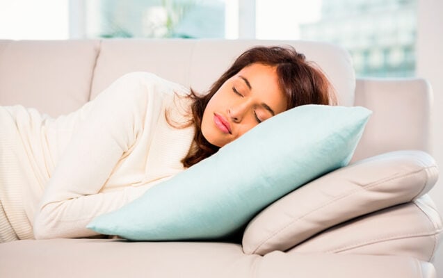 آیا با لنز تماسی میشود خوابید؟