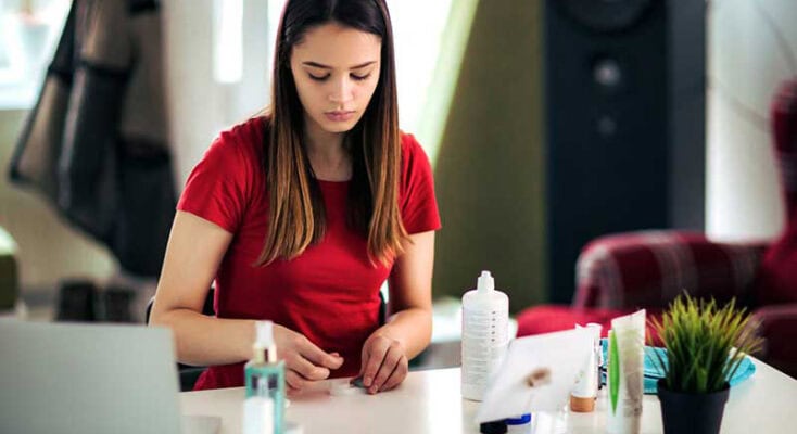 بهترین نکات ضدعفونی کردن لنز تماسی